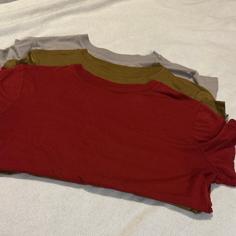 a new day Women's Short Sleeve Tops in Red, Olive, and Gray lot of 3